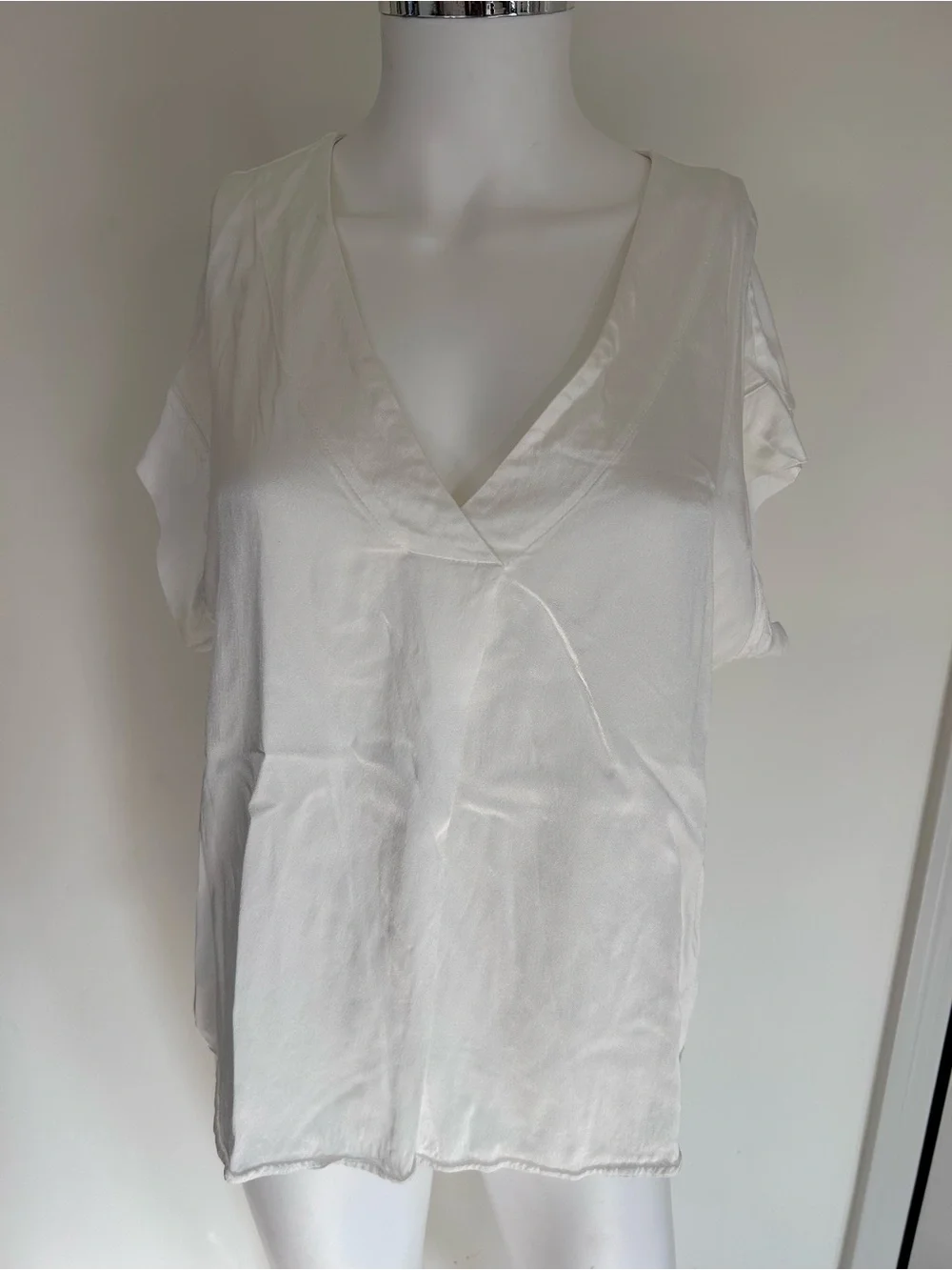 Rails Nala Ivory Satin V-Neck Blouse Size M